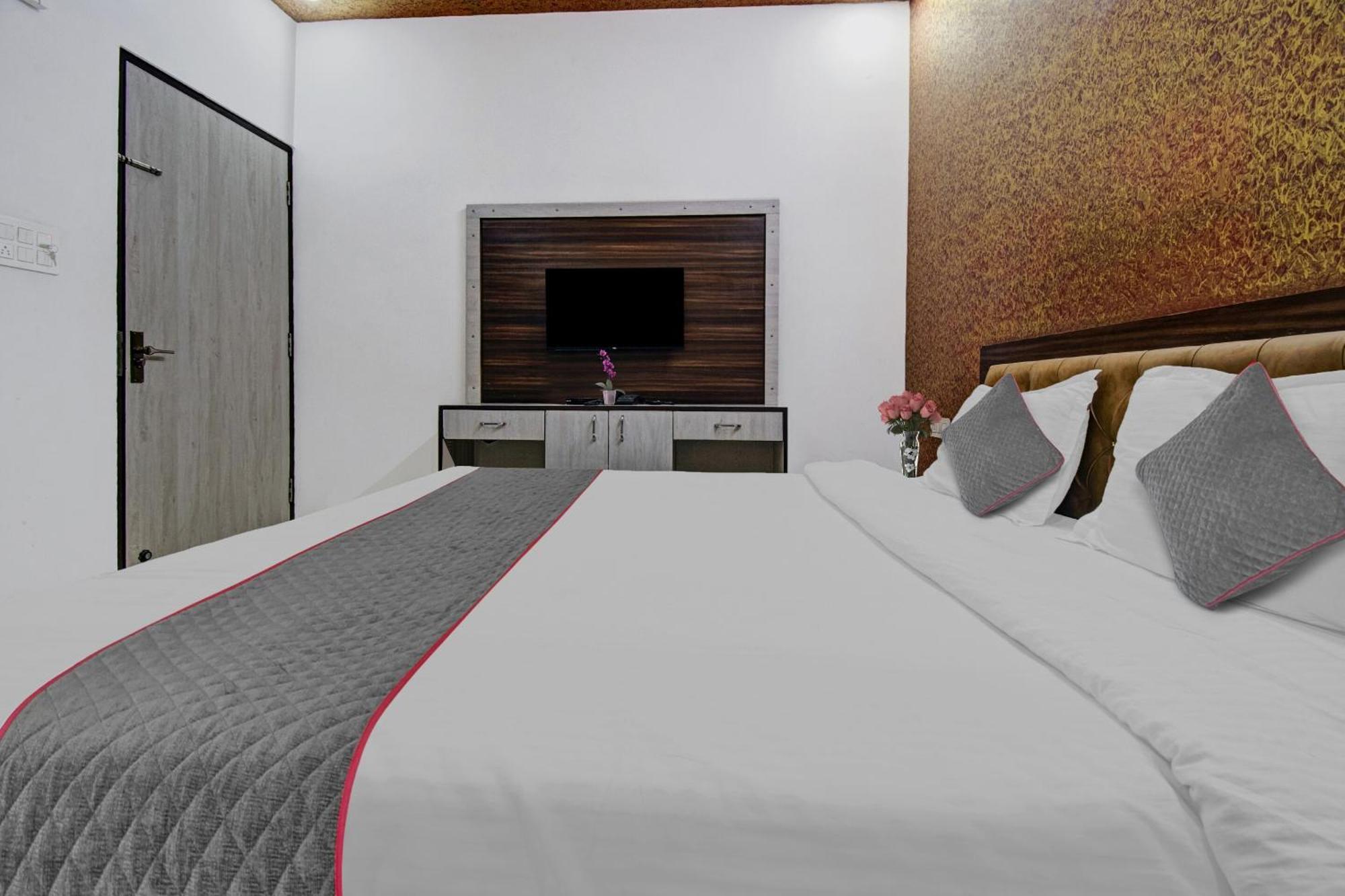 Townhouse The Lotus Hotel ชัยปุระ ภายนอก รูปภาพ